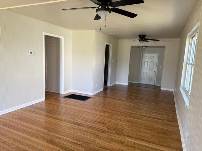 Building Photo - 1413 S Penn Ave