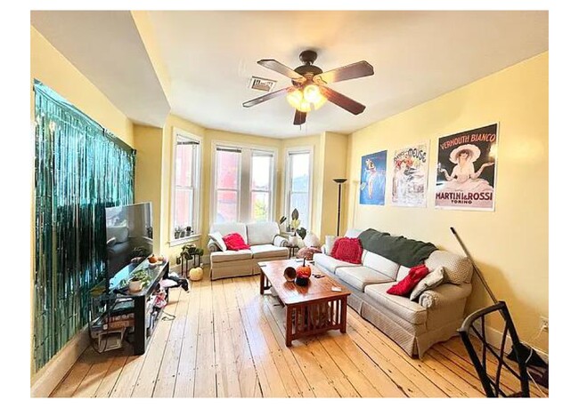 Foto del edificio - 731 Parker St