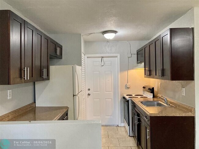 Building Photo - 1270 NW 9th St