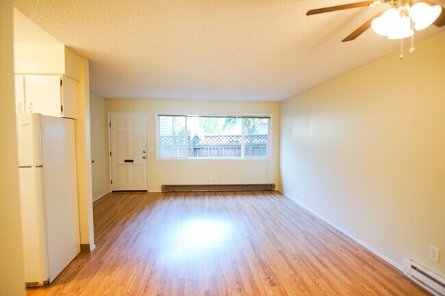 Foto del edificio - Sullivan's Gulch 1 Bed w/Hardwoods & Walk-...