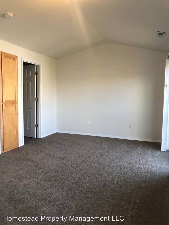 Building Photo - 1473-1475 Falcon Loop