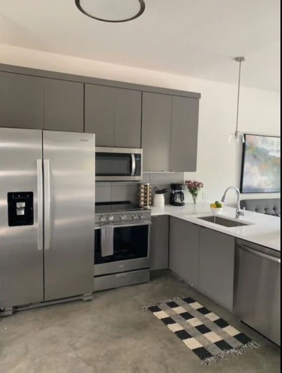 Cocina - 2521 Clifton Ave