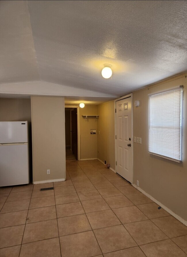 Foto del edificio - 421 E Zipp Rd