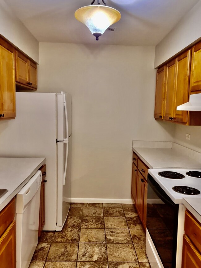 Building Photo - 1480 Stonebridge Cir