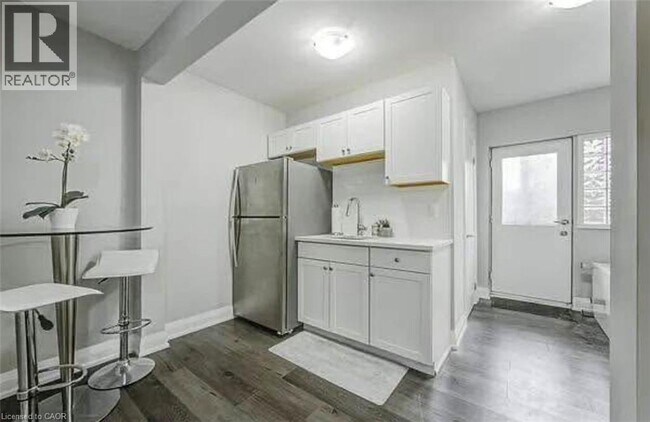 Photo du bâtiment - 83 Gibson Ave