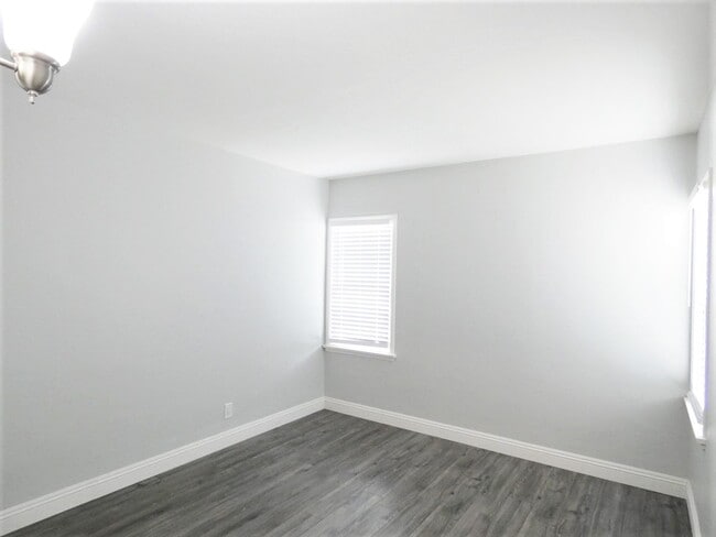 Building Photo - 15714 Halldale Ave