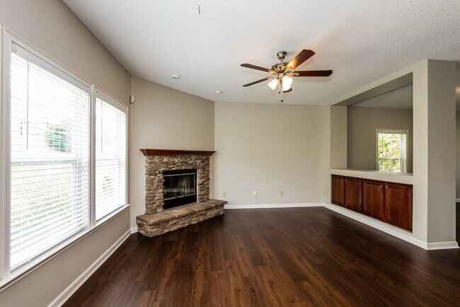 Building Photo - 719 Capstone Ave