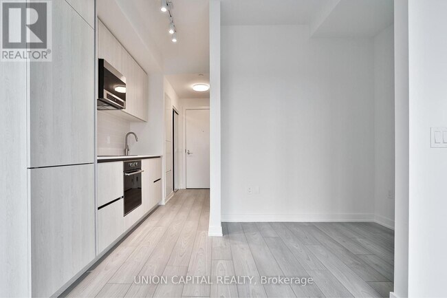 Photo du bâtiment - 110 Broadway Ave