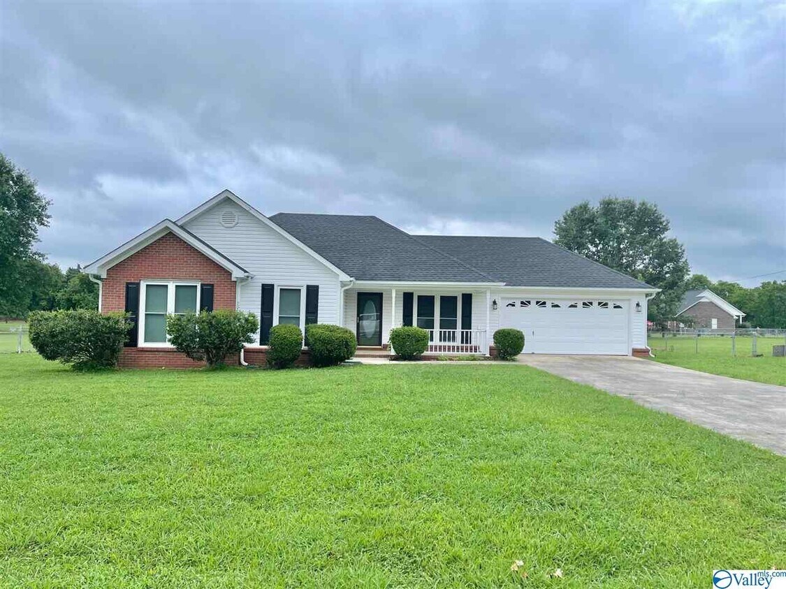 143 Clear Creek Dr, New Market, AL 35761 House Rental in New Market, AL