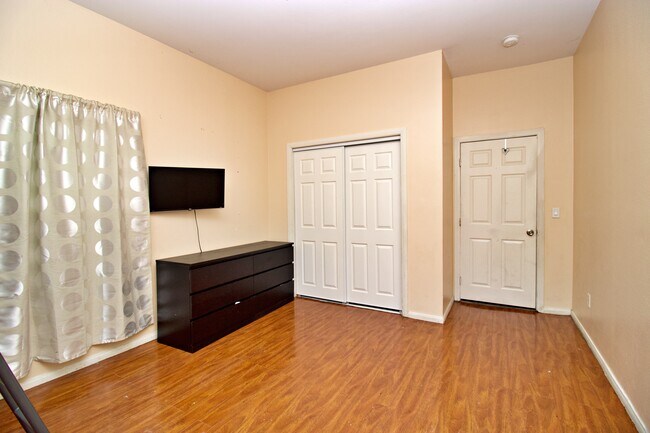 Foto del edificio - 115 E Avenue 37