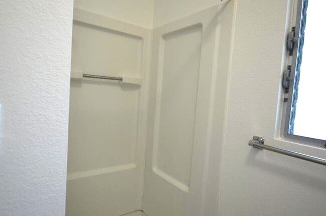 Building Photo - Cottage (Duplex) 2 bed in Upper Liliha