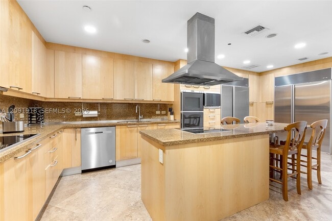 Building Photo - 7412 Fisher Island Dr