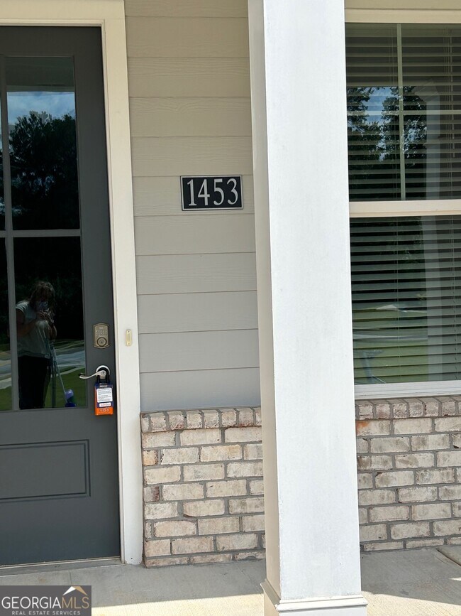 Foto del edificio - 1453 Proust Ln