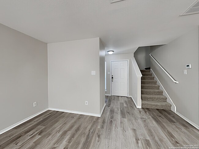 Foto del edificio - 2910 Candleside Dr