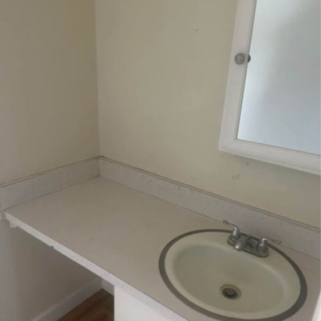 Building Photo - 2440 Almandor Cir