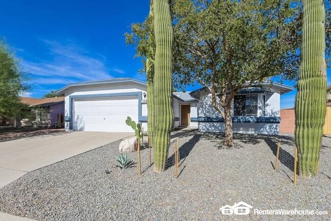 Building Photo - Recently updated 3 Bed, 2 Bath home in Tuc...