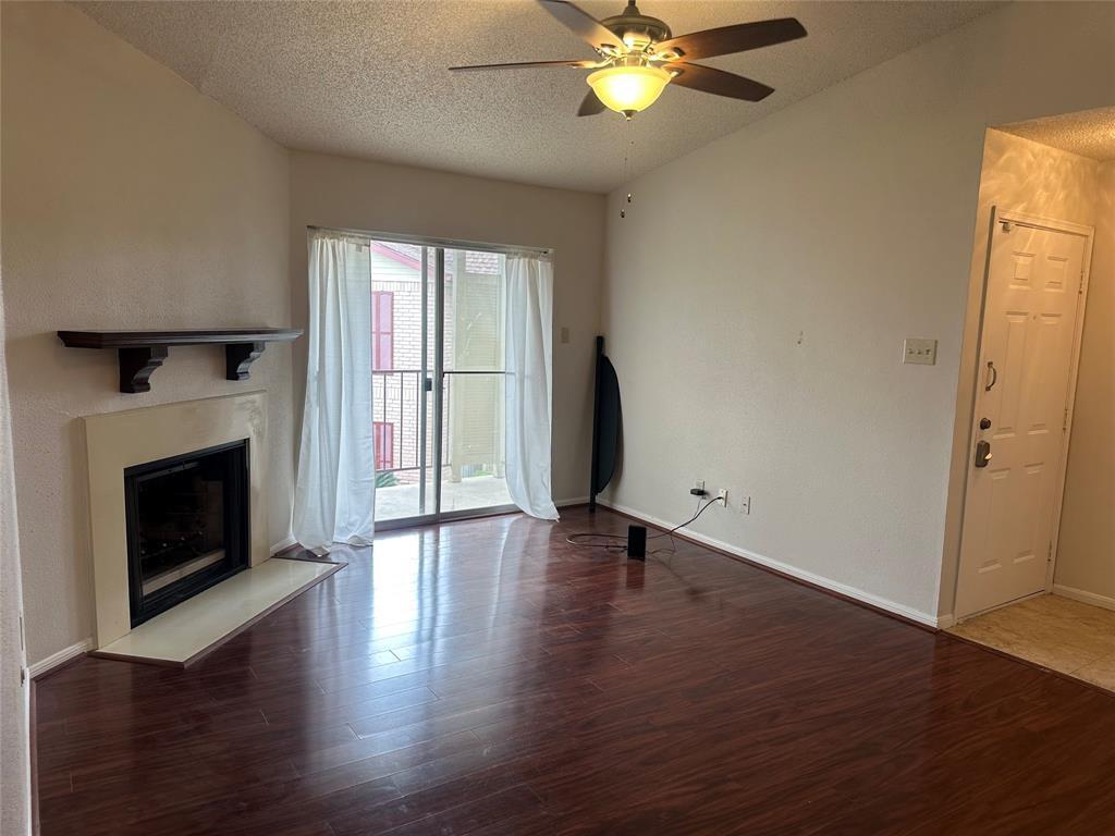 Primary Photo - 2120 El Paseo St