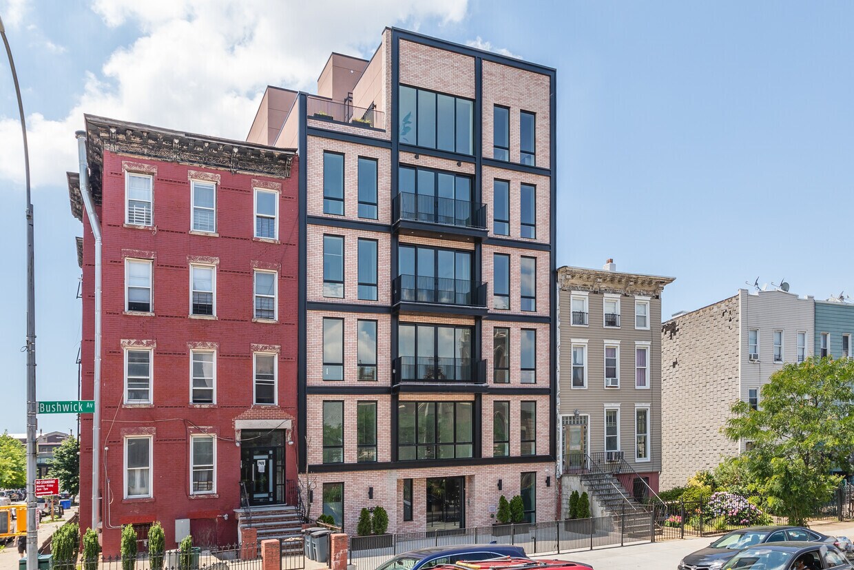 Primary Photo - 1404 Bushwick Ave
