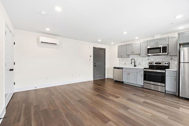 Foto del edificio - 7620 Ridge Ave