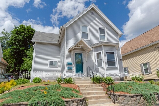 Building Photo - 538 Central St