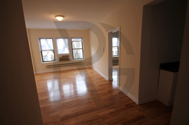 Building Photo - 3721 N Pine Grove Ave