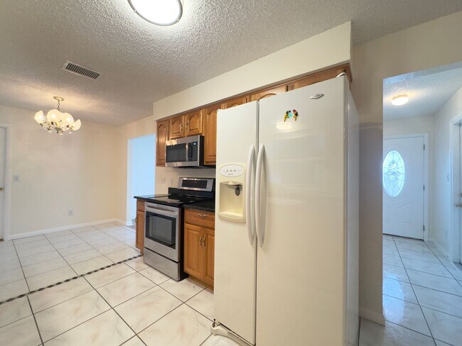 Foto del edificio - 3 Bedroom Single Family Home in Winter Park!