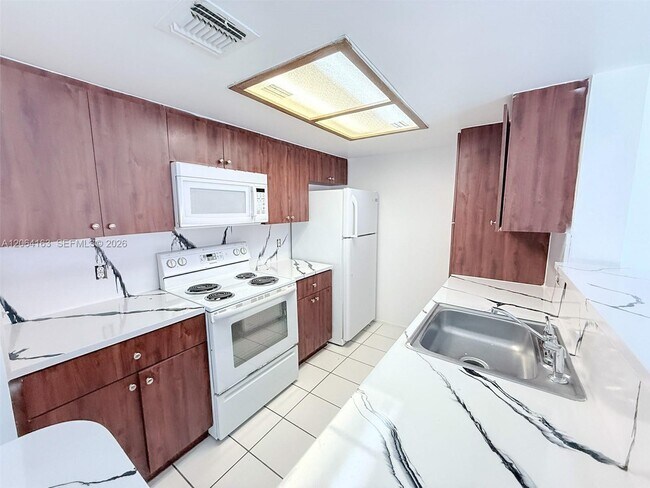 Foto del edificio - 3212 Coral Lake Ln