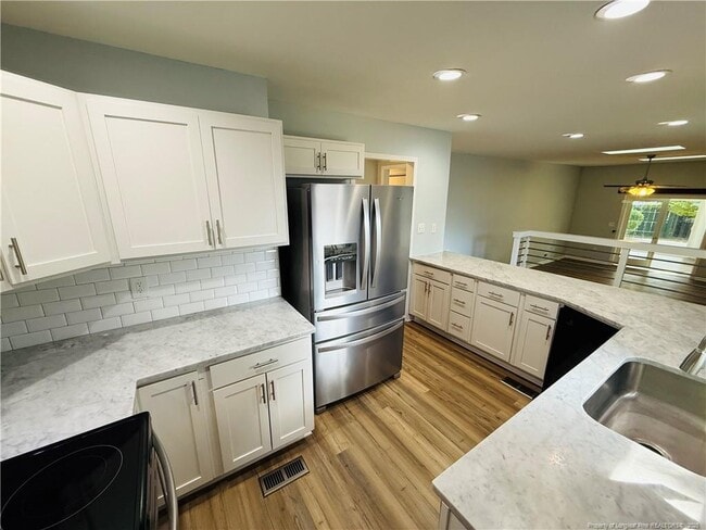 Building Photo - 300 Wedge Ct