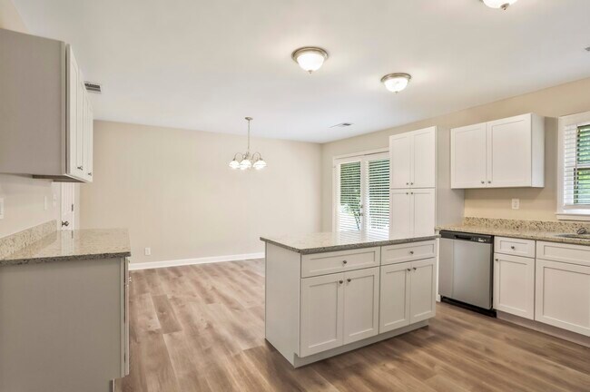 Building Photo - 431 Cricket Hill Trl