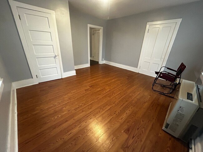 Building Photo - $1475/mo - 1 Bedroom on the Second Floor w...