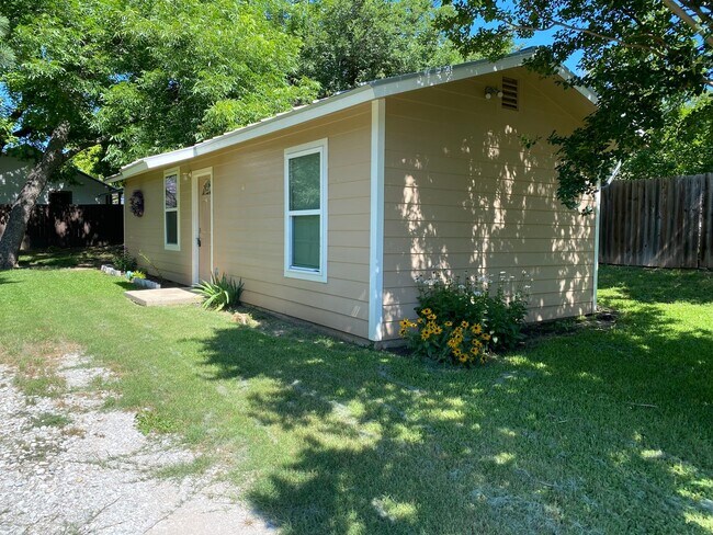 Foto del edificio - 412 N Brazos St