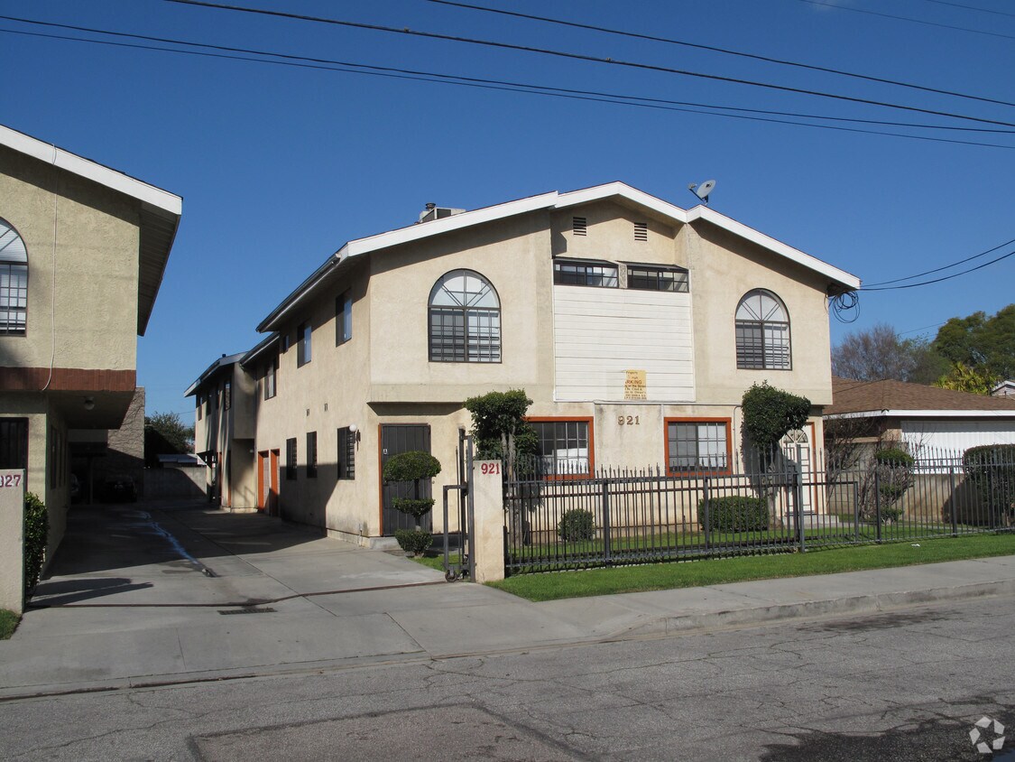 Primary Photo - 921 S Charlotte Ave