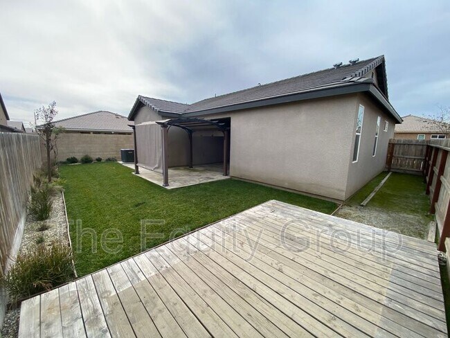 Foto del edificio - 3212 N Noyes Ct