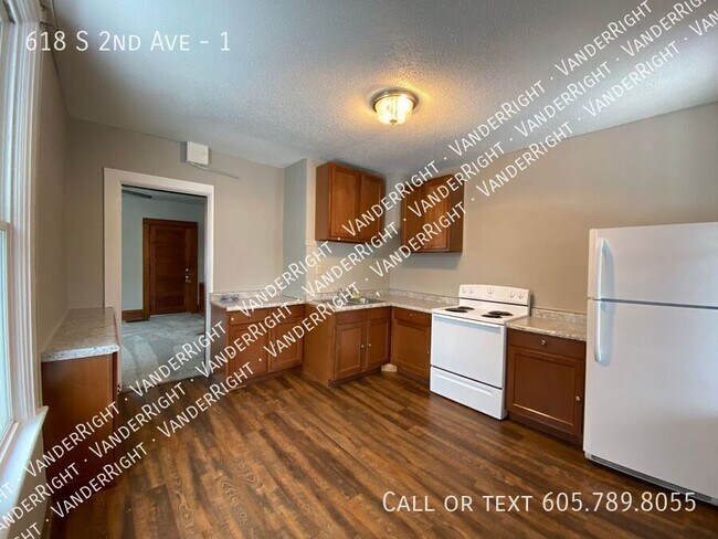 Building Photo - 618 S 2nd Ave