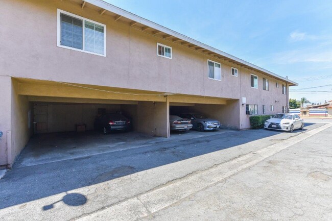 Foto del edificio - 8052 Whitaker St