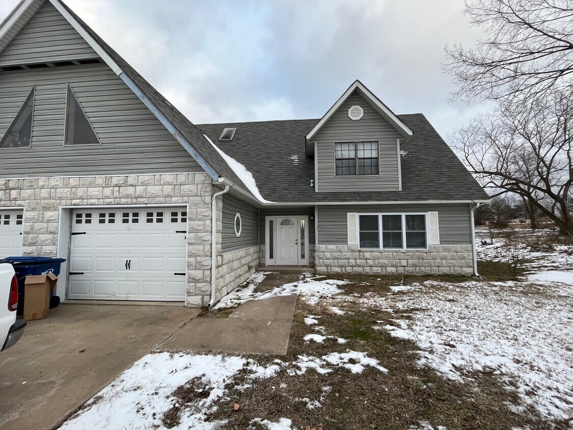 1929 S Black Cat Rd, Joplin, MO 64801 Townhome Rentals in Joplin MO