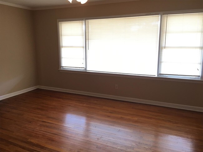 Building Photo - 125 Pine Crest Dr