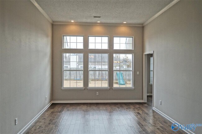 Foto del edificio - 143 Long Bow Dr