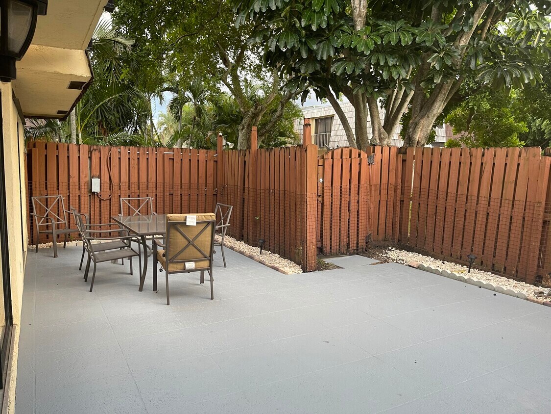 Foto principal - 884 Springdale Cir