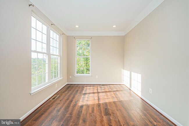 Building Photo - 22619 Upperville Heights Square