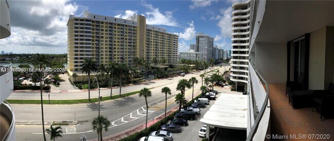 Foto del edificio - 5555 Collins Ave