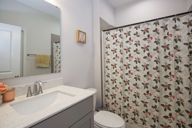 Foto del edificio - "Spacious 4-Bedroom Gem with 3 Full Baths - 2344 Sq Ft of Comfort on Stackhouse Drive!"