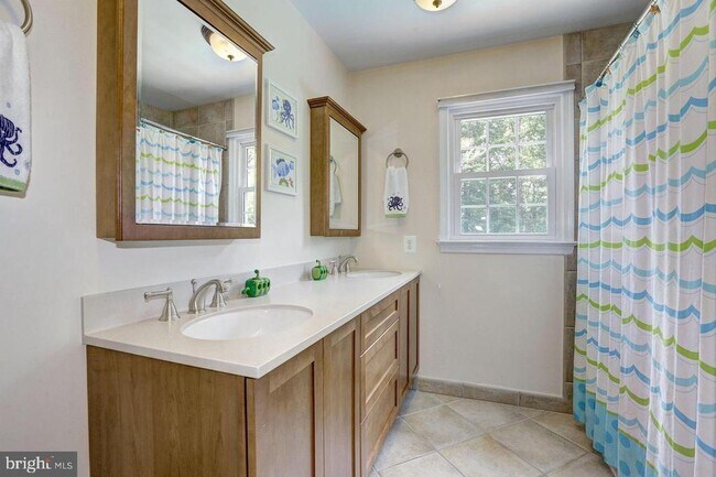 Foto del edificio - 14912 Emory Ln
