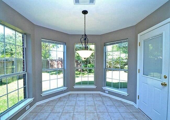 Foto del edificio - 4611 Silverlake Dr