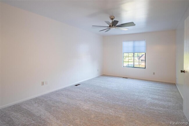 Building Photo - 276 Meadow Bridge Dr