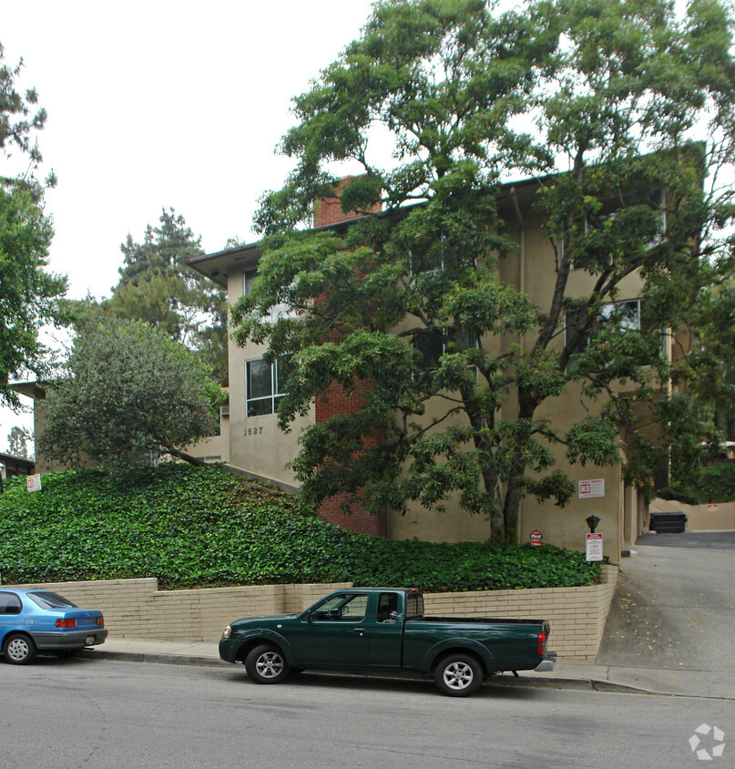 Building Photo - Amberwood Apartments