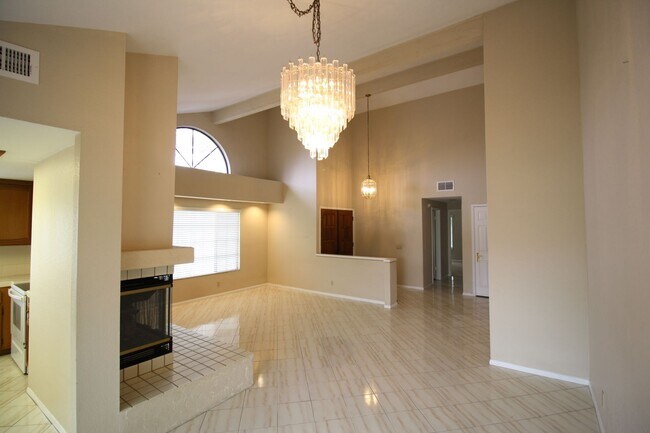 Building Photo - Rancho Bernardo End Unit Townhome - 2 Bed - 2 Bath -2 Car Garage - Private Patio