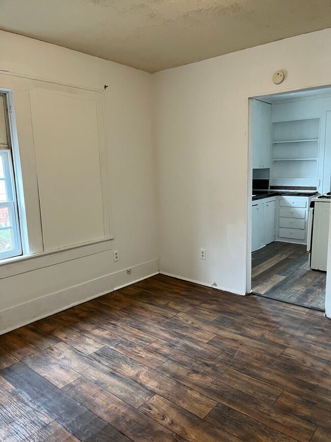 Building Photo - UPDATED 1 BEDROOM DUPLEX AVAILABLE