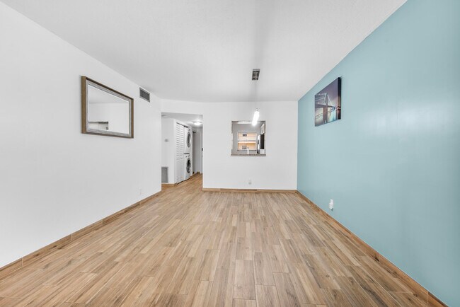Building Photo - 2865 SW 22nd Ave