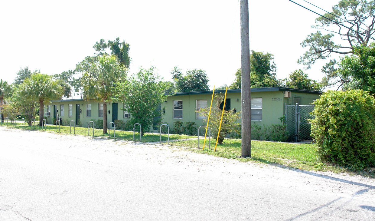 Primary Photo - 1000 NW 8th St